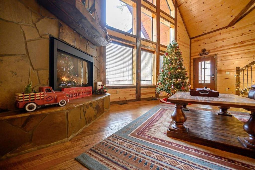 Iron Horse Lodge Sleeps 18, Games, Fire Pit, Hot Tub, Ev, More Broken Bow Extérieur photo