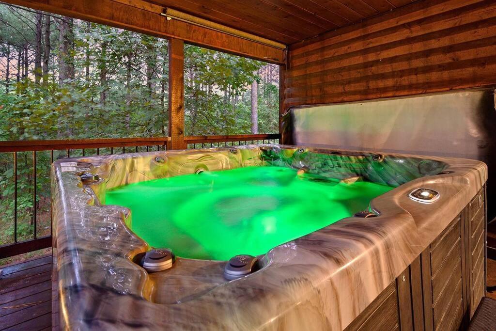 Iron Horse Lodge Sleeps 18, Games, Fire Pit, Hot Tub, Ev, More Broken Bow Extérieur photo